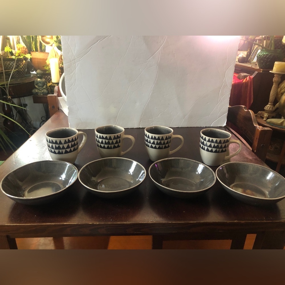 Coffee Mug and Bowl Set. Gray/Cream. 
Like new